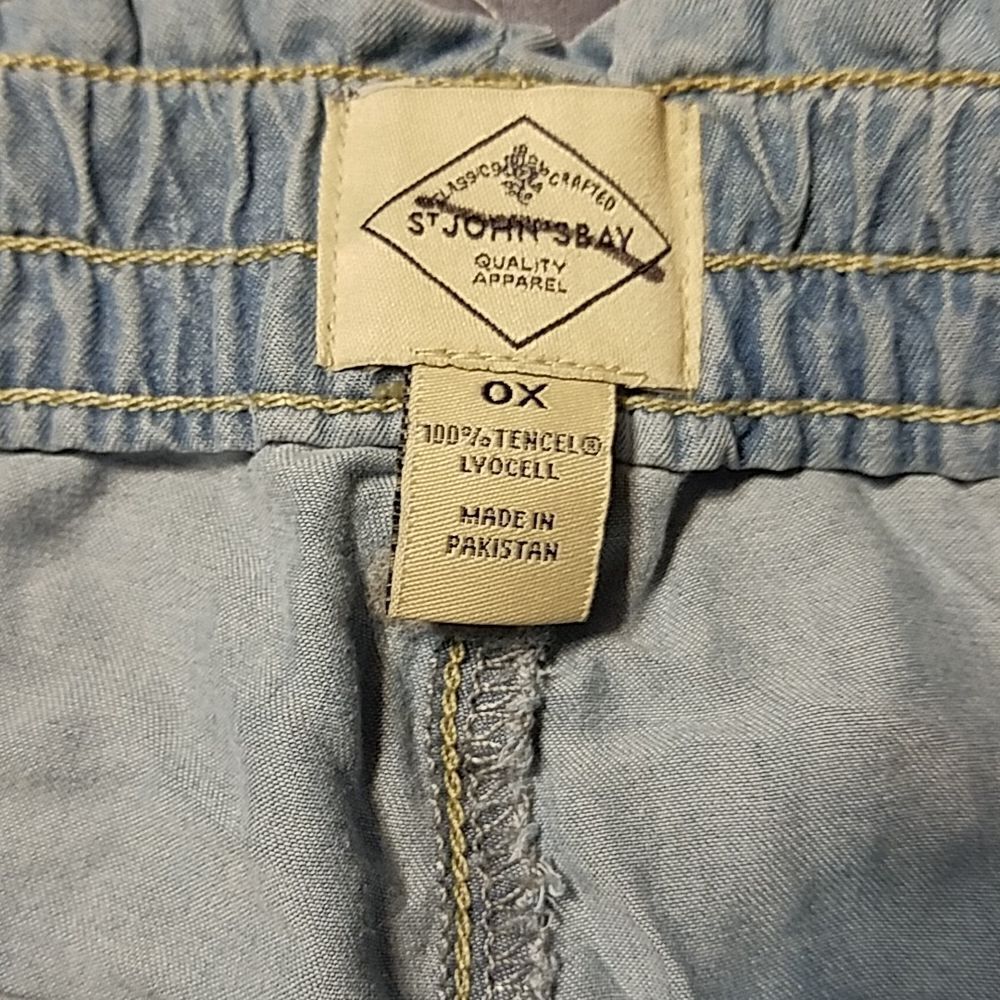 St John's Bay shorts size 0X - Picture 2 of 3